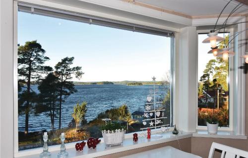 Alingsas House | Nice Home In Alingsås With Lake View