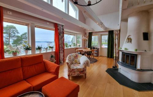 Alingsas House | Nice Home In Alingsås With Lake View