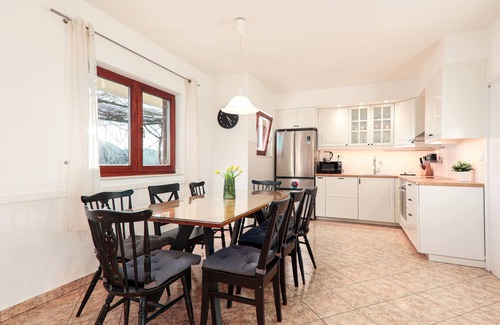 Central Dalmatia House | Nice home in Blato Na Cetini