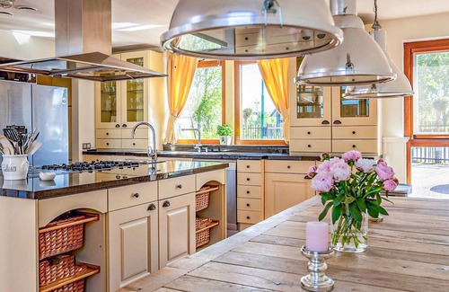Breukeleveen House | Nice home in Breukeleveen with WiFi