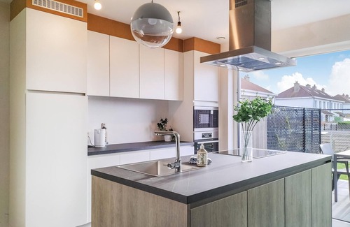 Adinkerke House | Nice home in De Panne with kitchen