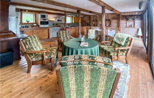 Veddige House | Nice Home In Grimmared With Wifi