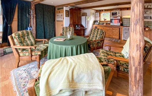 Veddige House | Nice Home In Grimmared With Wifi