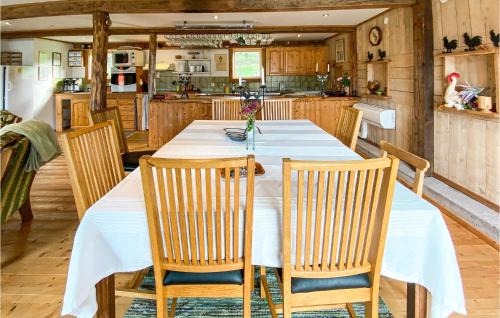 Veddige House | Nice Home In Grimmared With Wifi