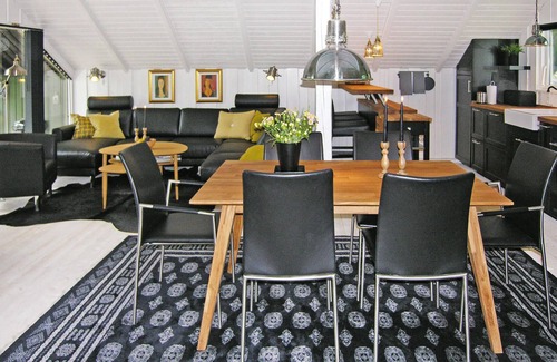 Østerskov House | Nice home in Humble with kitchen