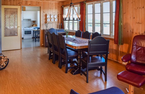 Gjovik House | Nice home in Hunndal with lake view