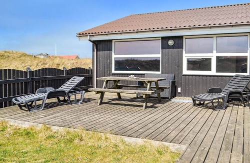 Bjerregard Strand House | Nice home in Hvide Sande with sauna