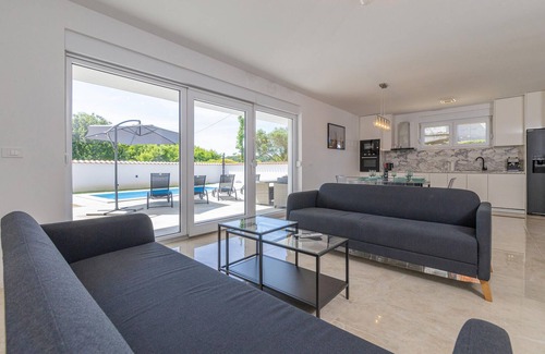Kampor House | Nice home in Kampor with WiFi