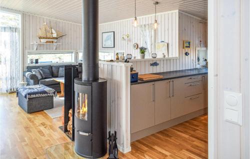 Manstad House | Nice Home In Manstad With Kitchen