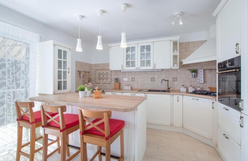 Neoric House | Nice home in Muc w/ Outdoor swimming pool and 4 Bedrooms