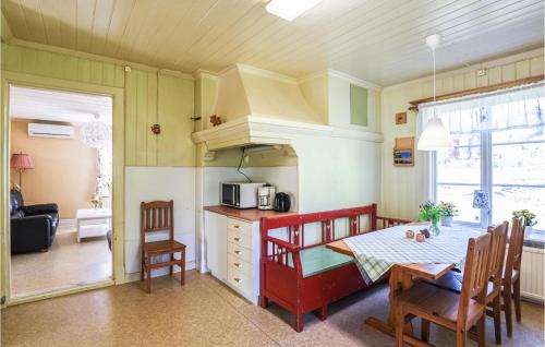 Munkedal House | Nice Home In Munkedal With Lake View