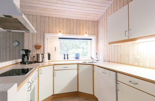 Spidsegard House | Nice home in Nexø with sauna