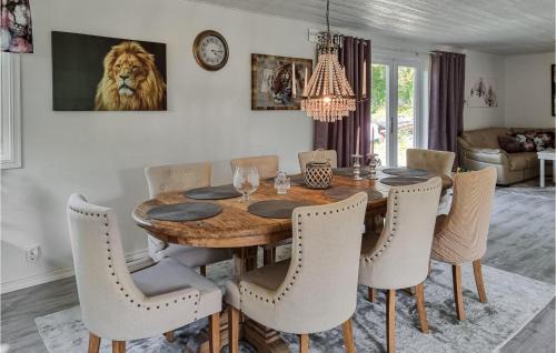 Lidkoping Municipality House | Nice Home In Norra Kedum With Wifi