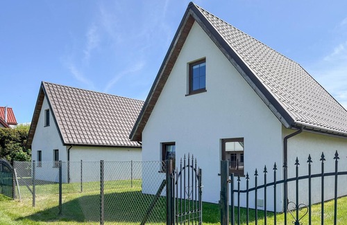 gmina Bedzino House | Nice home in Podamirowo with lake view