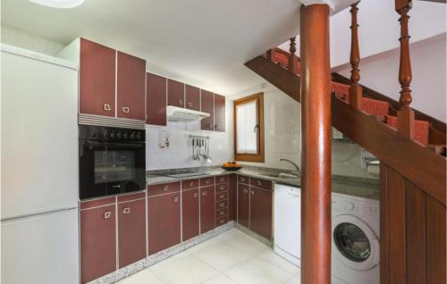 Samieira House | Nice Home In Raxo With Wifi