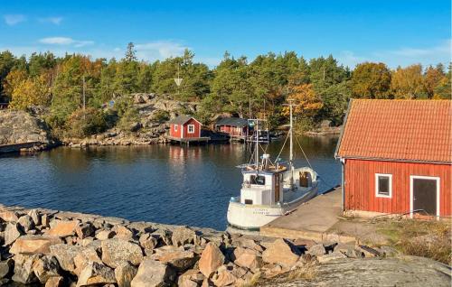 Vastervik House | Nice Home In Västervik With Lake View