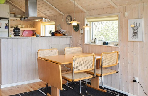 Vinderup House | Nice home in Vinderup with kitchen
