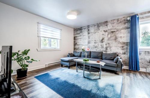 McMasterville Apartment | Nice River & Mountain View+4 Beds+Free parking