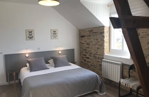 Chalais Bed & Breakfast | Nice room (2/4) in the old farm