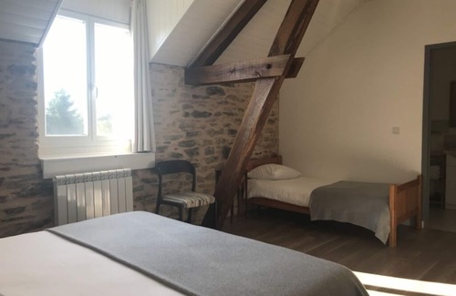 Chalais Bed & Breakfast | Nice room (2/4) in the old farm