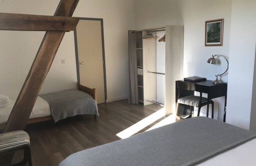 Chalais Bed & Breakfast | Nice room (2/4) in the old farm