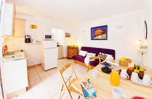Les Bormettes Apartment | Nice T3 (2 bedrooms) 6 pers. 250m from the SEA with HEATED SWIMMING POOL & TENNIS (3)