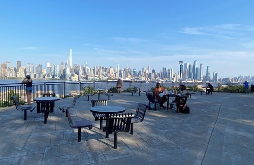 North Bergen Apartment | Nice two Bedroom apt at 25 Minutes to New York Excellent bus Transportation