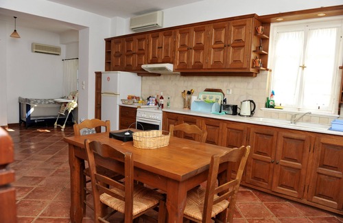 Hydra Villa | Nice unique place VILLA ERATO Recommended for Families Near the sea side.