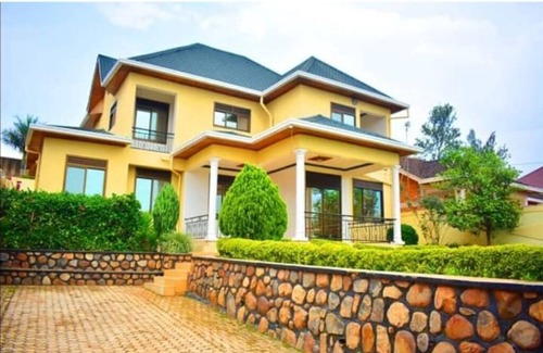 Kigali Villa | Nice villa for rent, on the top of Kigali hill and beautiful view.