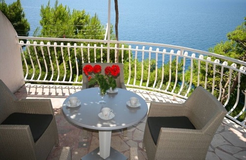 Marusici Apartment | Nice Villa Just Above The Beach