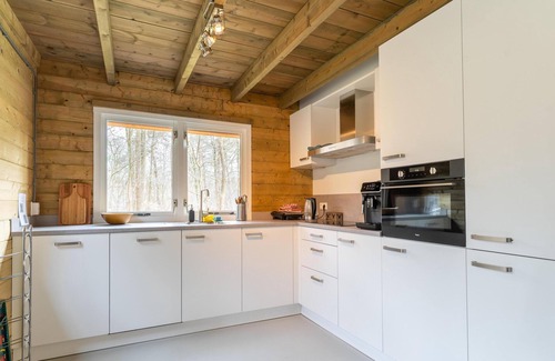 Zon en Schild House | Nice wooden house on the edge of the forest