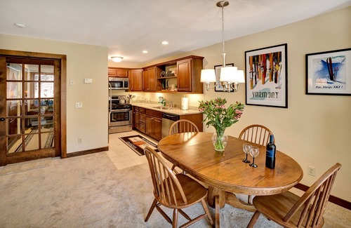 Central Vermont- Killington Condo | Nicely decorated Ski on/ski off right from your door Sunrise L3