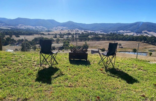Allans Flat House | Nichol Road Hideaway at Annie’s Retreat by Tiny Away