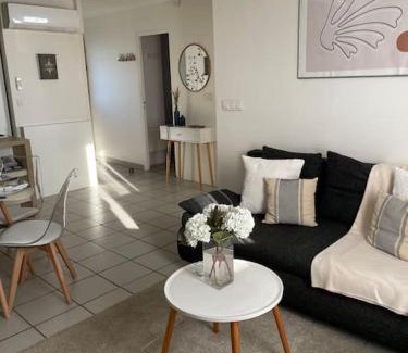 Saint-Jean-de-Bournay Apartment | Nid douillet a la campagne
