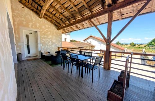 Les Echets Apartment | Nid paisible avec un coin terrasse