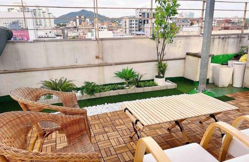 Mapo Apartment | Night in Seoul