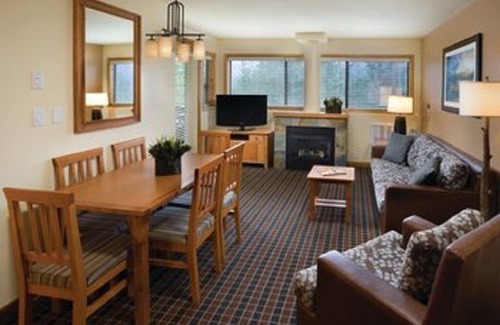 Whistler Creekside Resort | Night life & Outdoor fun galore !