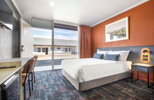 Warwick Hotel | Nightcap at Horse & Jockey Hotel Warwick