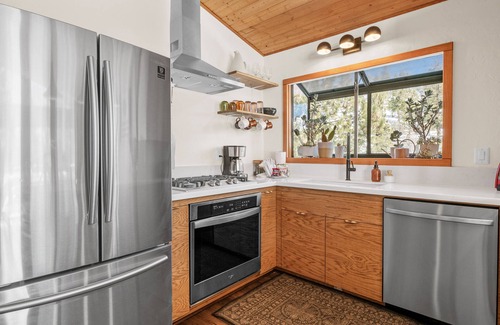 Fawnskin Cabin | Nightcap Lodge - Hot Tub, Fireplace, Deck, Barbecue