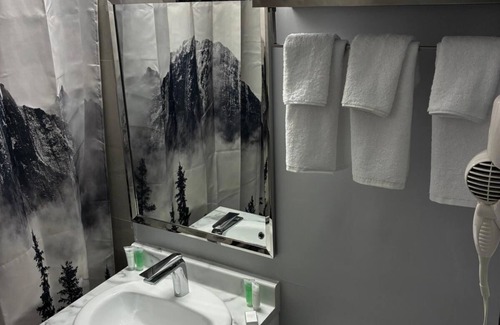 100 Mile House Hotel | Nights Inn