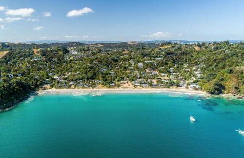 Palm Beach House | Nikau Cottage - Palm Beach Holiday Home