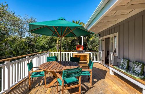 Palm Beach House | Nikau Cottage - Palm Beach Holiday Home