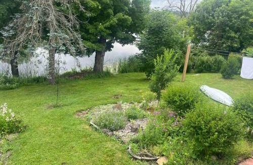 Gananoque House | Niko’s Nest family cottage