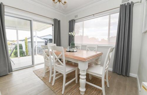 Orange House | Nile Cottage Cosy & Convenient, Close to CBD