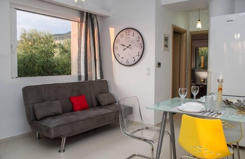 Paralia Vergas Apartment | Nina's Villa, Cosy Seaview Retreat