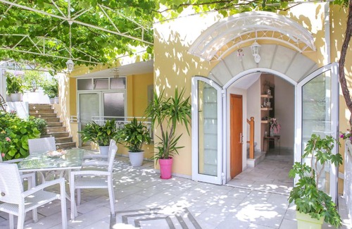 Chrisi Akti Apartment | Nina Studios