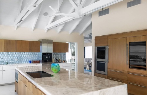 Leeward Settlement Villa | Nine bedroom Villa - Upper Grace Bay