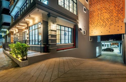 Ban Pong Hotel | Nine River Hotel