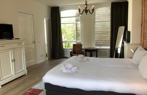 Oude Pijp Bed & Breakfast | Nine-T-Teen Bed and Boutique
