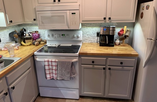 Sugar Mountain Condo | Ninth-floor condo w/stunning sunset views overlooking Sugar Mountain Ski Slopes!